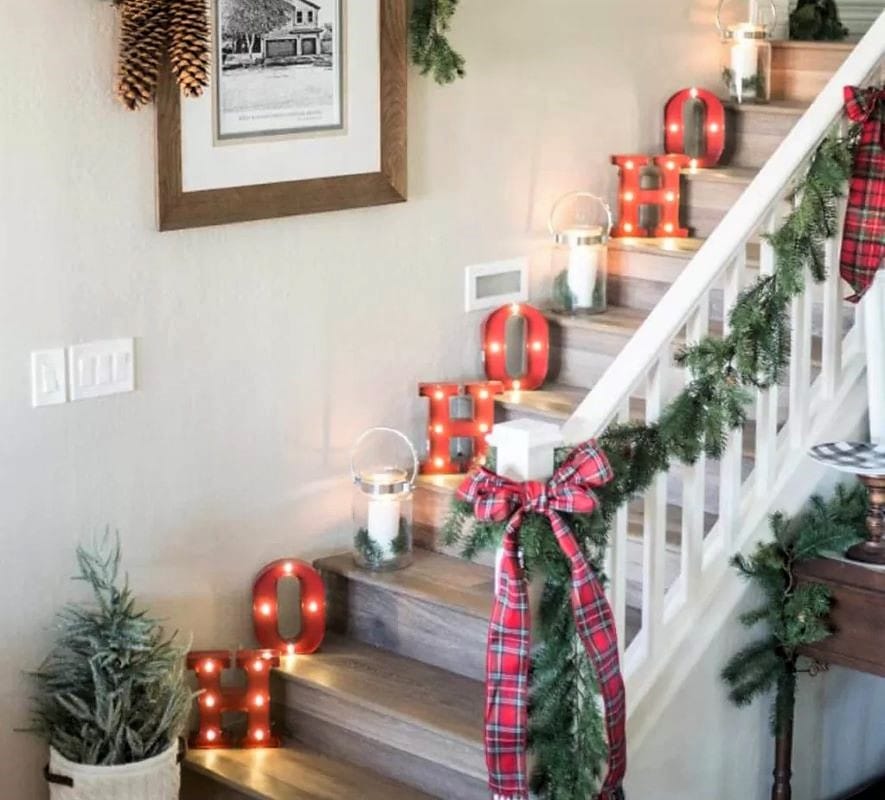 Indoor staircase simple Christmas decoration