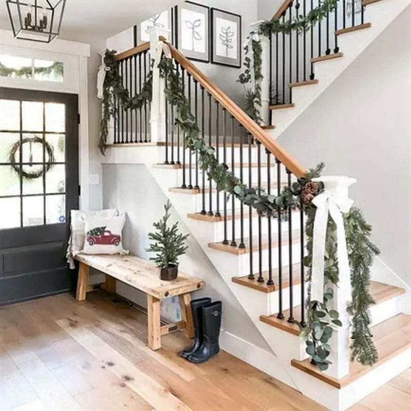 Simple Christmas decoration ideas for stairs